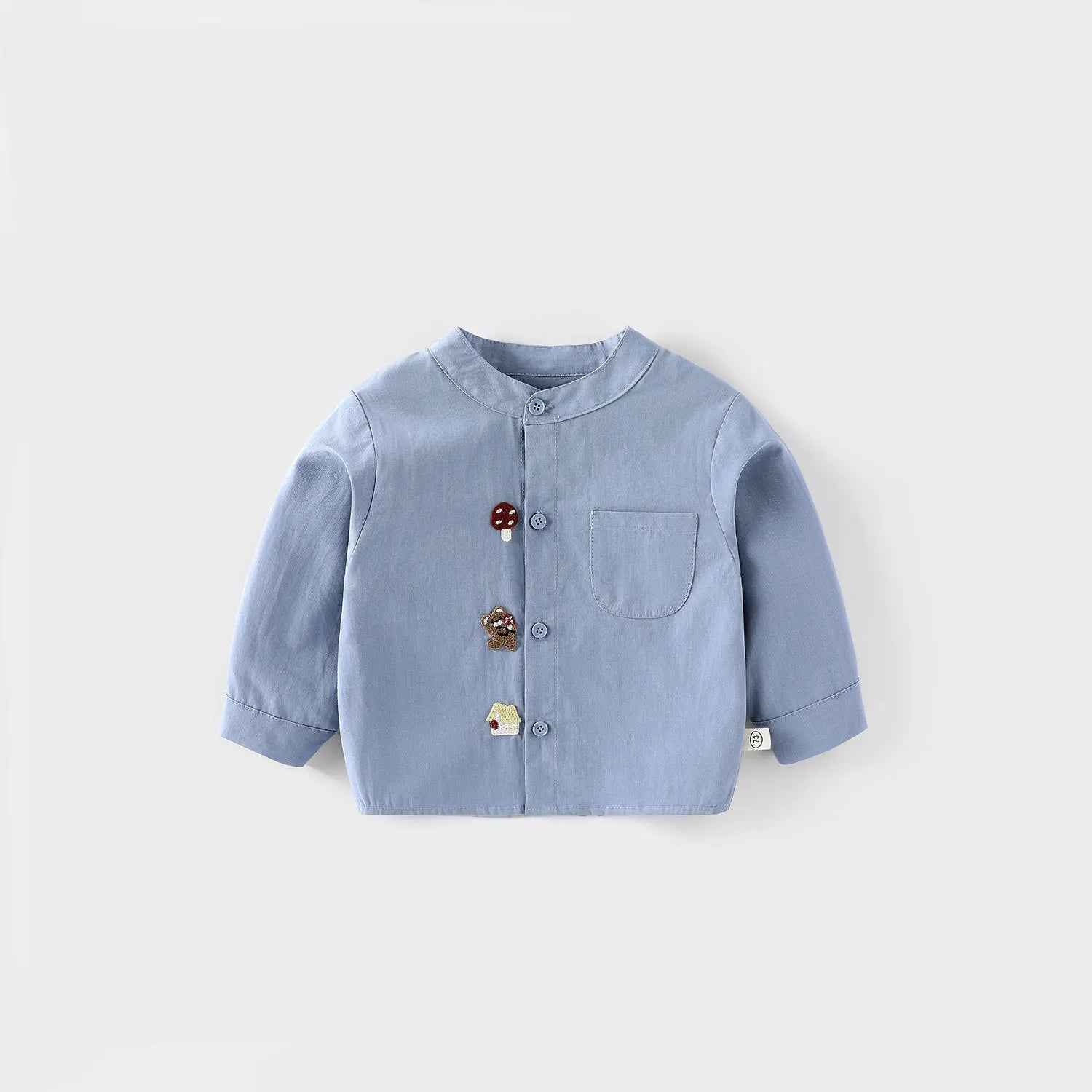 pantalon brodé et un t-shirt à manches longue