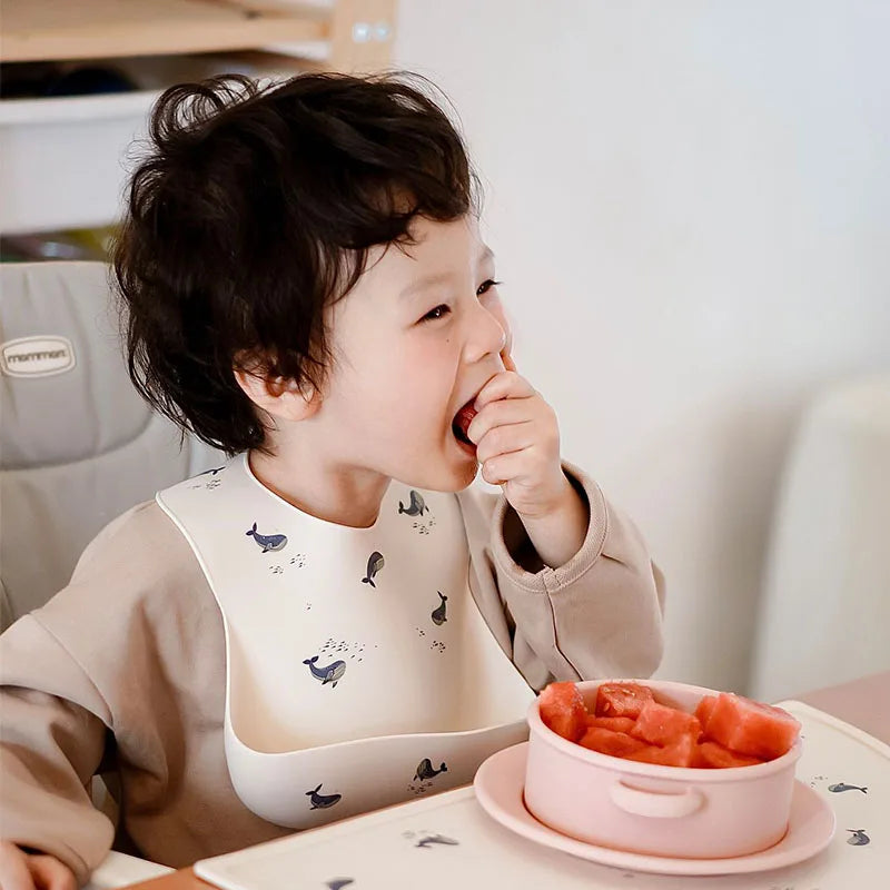 Bavoir en silicone et set de table