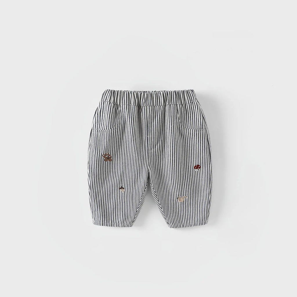 pantalon brodé et un t-shirt à manches longue