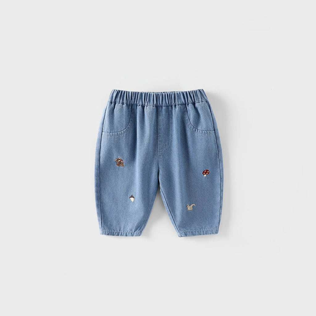pantalon brodé et un t-shirt à manches longue
