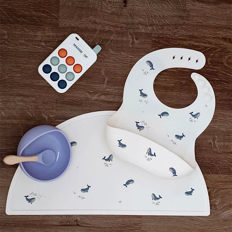 Bavoir en silicone et set de table