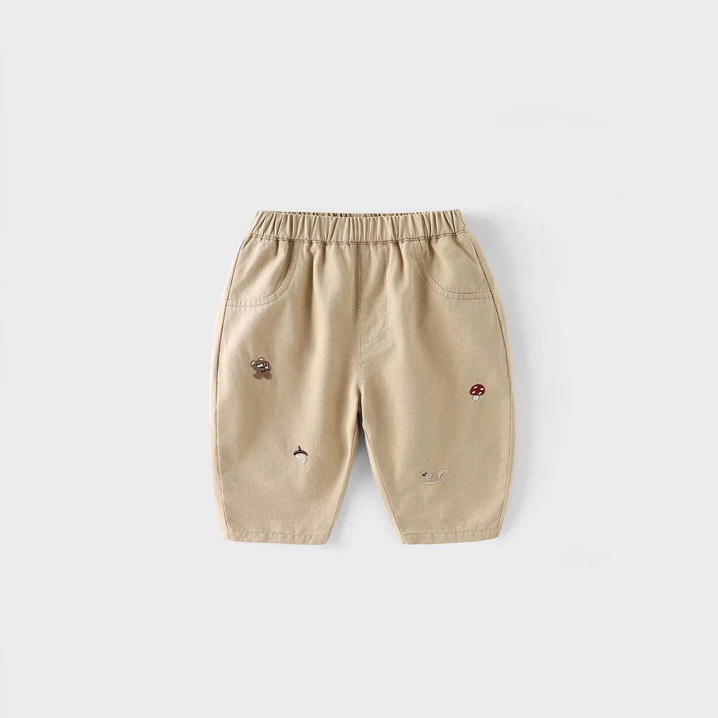 pantalon brodé et un t-shirt à manches longue