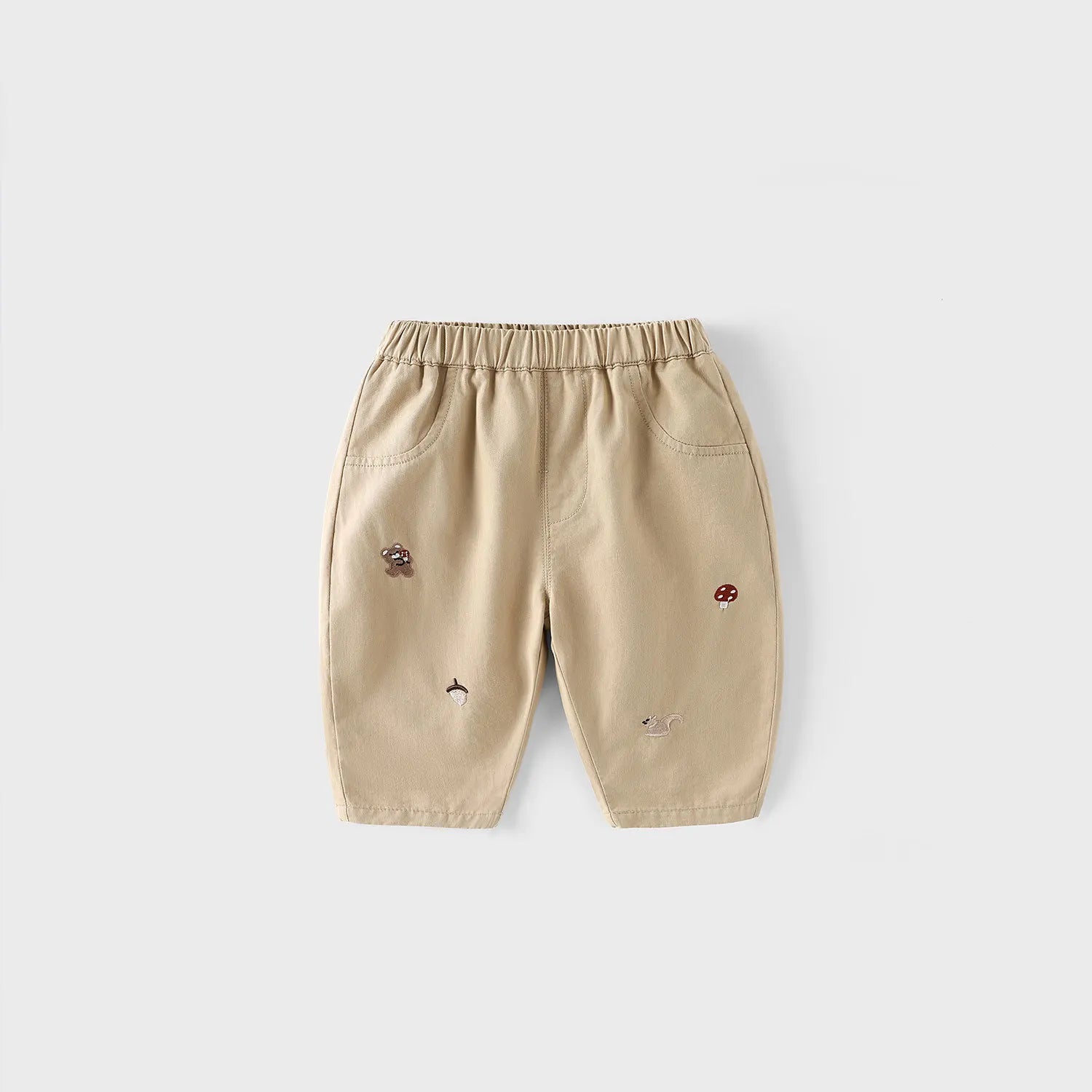 pantalon brodé et un t-shirt à manches longue